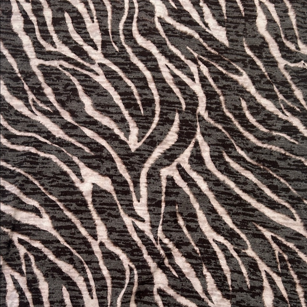 FLEURISH Zebra Print V-Neck Women Top - Picture 5 of 5
